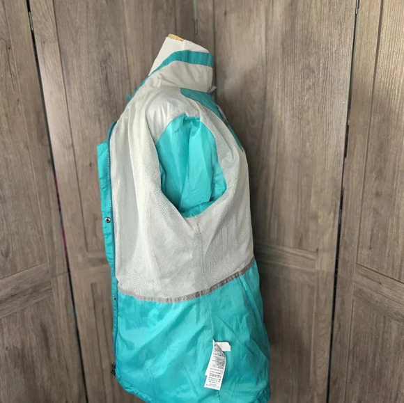 Women green raincoat windbreaker jacket - Picture 12 of 14